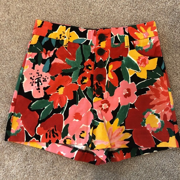 Zara Pants - NWT. ZARA high waisted shorts. Size xs